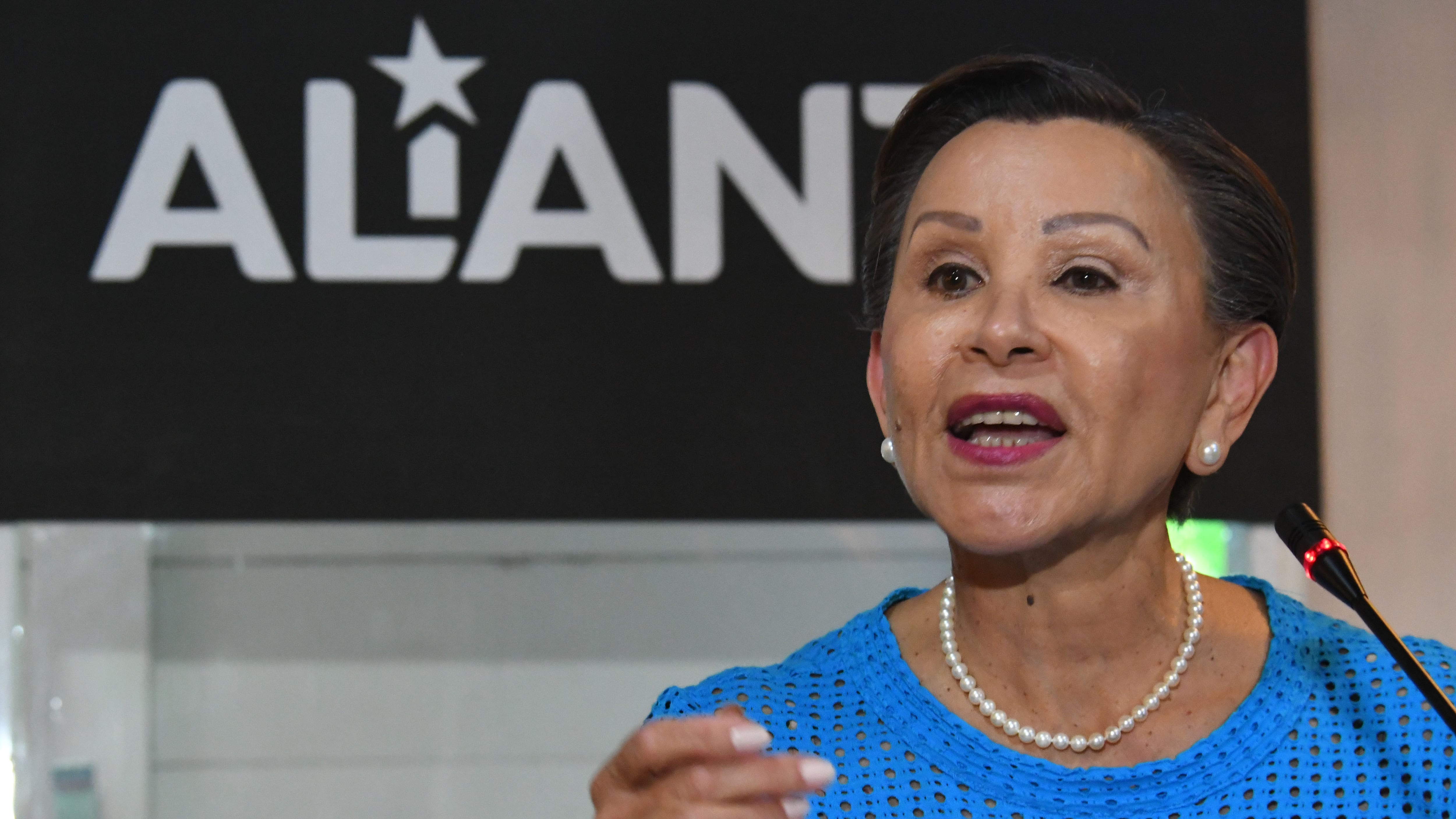 Las congresistas Nydia Velázquez y Alexandria Ocasio Cortez