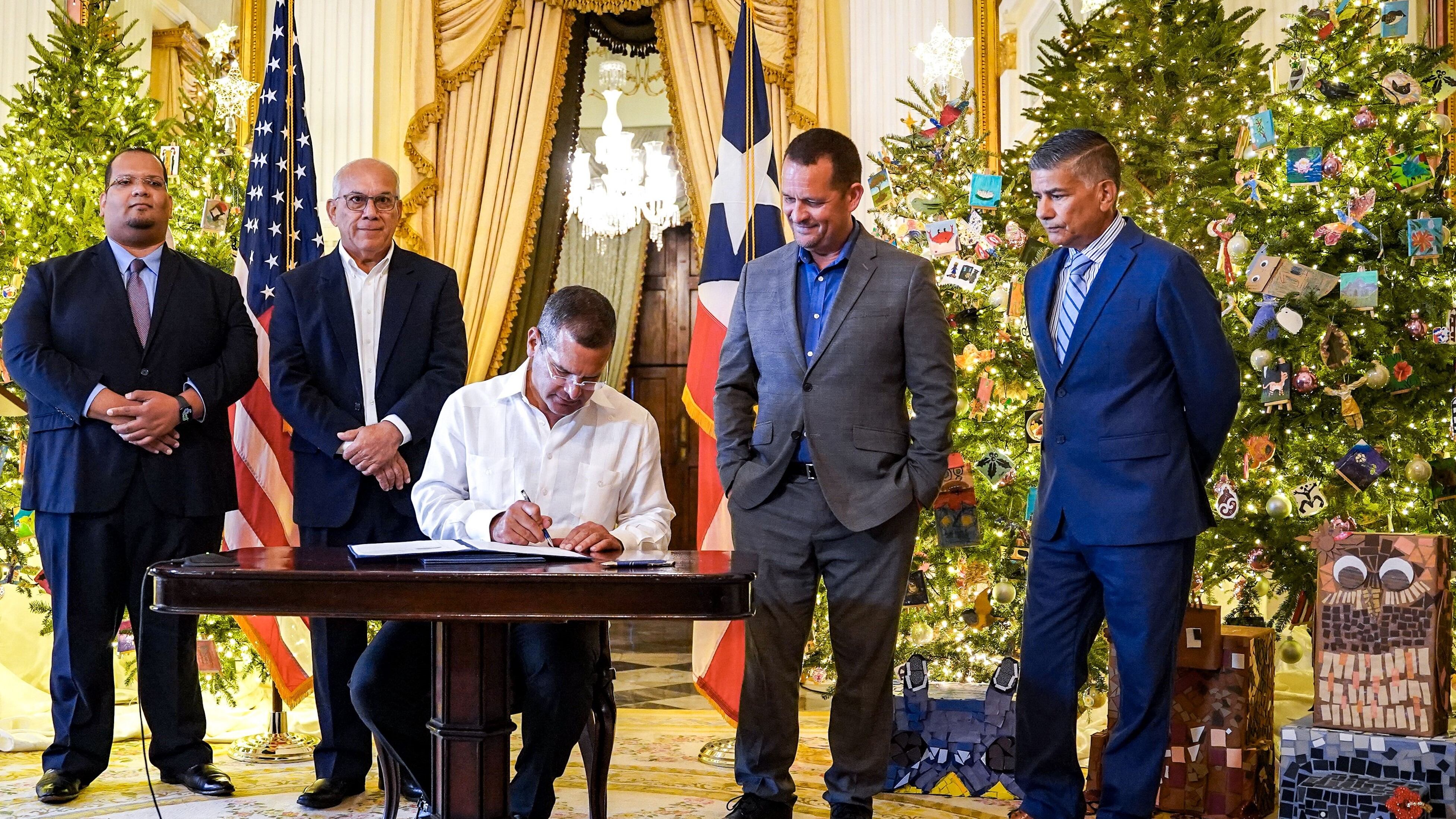 Gobernador firma Planes de Ordenación Territorial de Utuado, Las Marías y Yabucoa