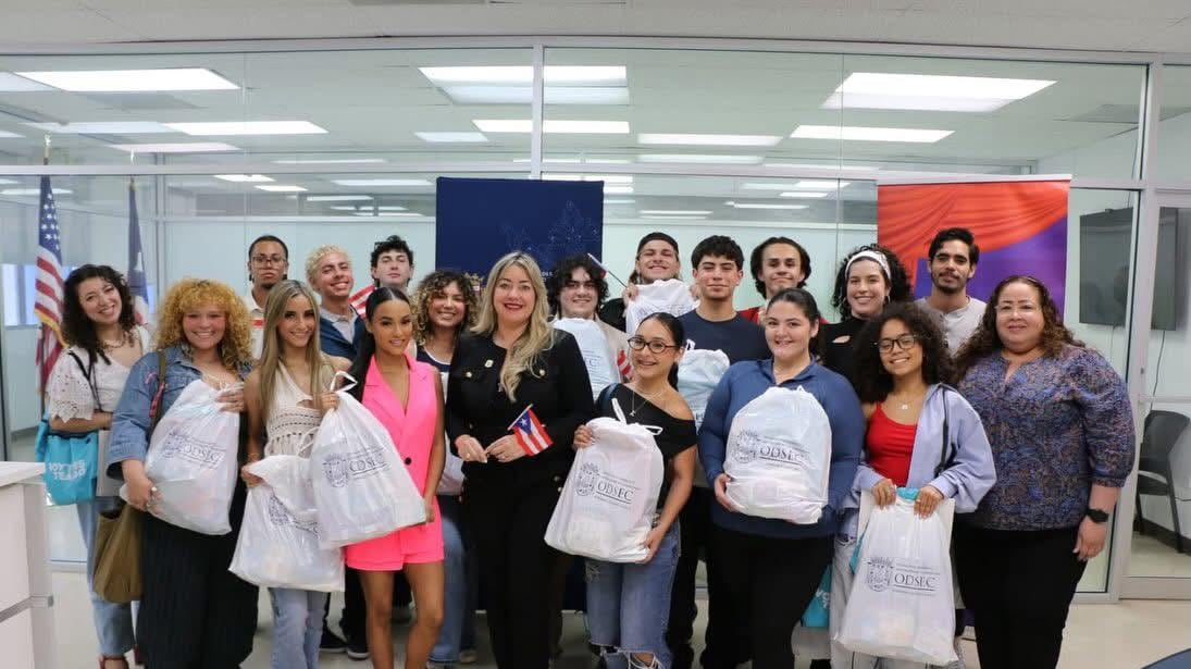 De comunidades vulnerables a Londres: 15 jóvenes despegan hacia el Royal Shakespeare Academy