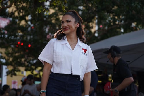 Ana Sofía Sánchez celebra su primer aniversario como reportera de deportes en Telemundo Puerto Rico