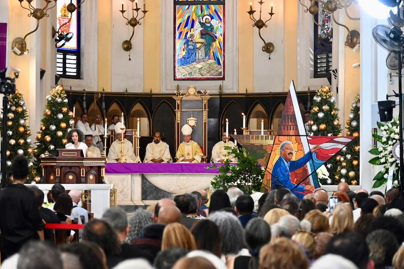 Figuras de la música y el pueblo en general en la Catedral de San Juan