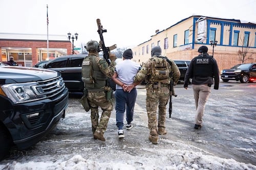 Trump amenaza con militarizar Minnesota tras un nuevo tiroteo de un agente migratorio