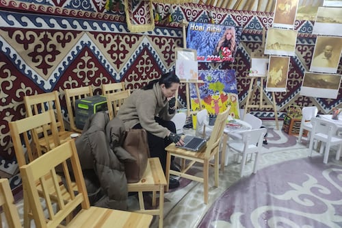 Sin calefacción y a temperaturas extremas, Kiev cambia de hábitos para seguir funcionando