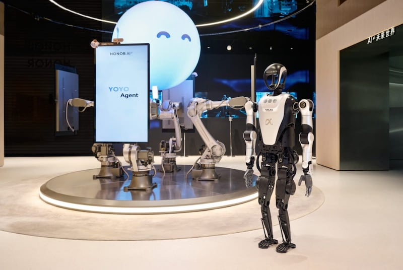 La HONOR ALPHA Store combina innovación tecnológica y cultura en un espacio único que ofrece experiencias inmersivas de vida inteligente, escenarios impulsados por IA y un café creativo para conectar a visitantes y creadores