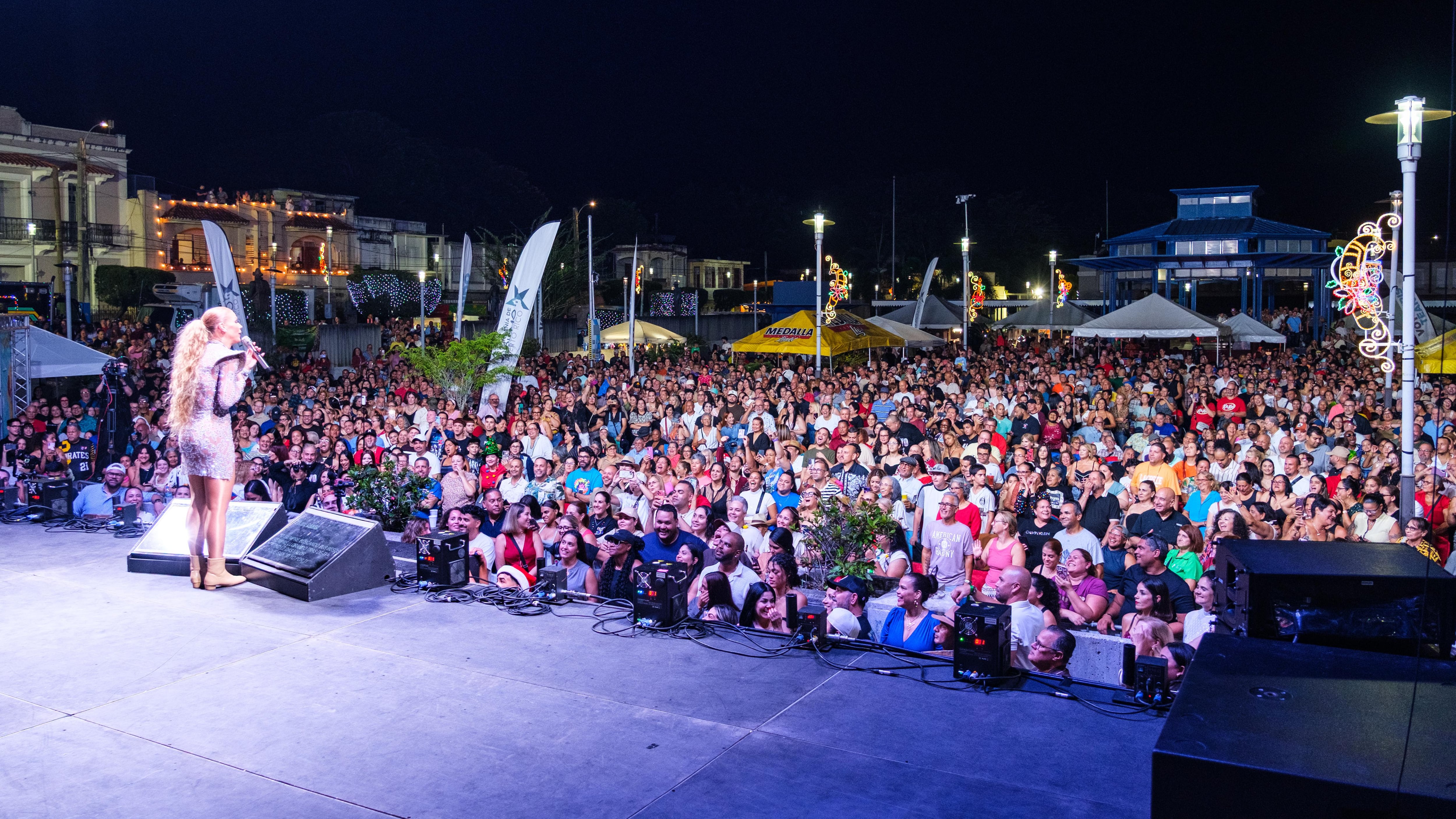 Manatí da la bienvenida a la Navidad al ritmo de Olga Tañón