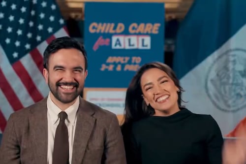 Alcalde de NY y Alexandria Ocasio-Cortez impulsan en español el acceso gratuito a programas preescolares