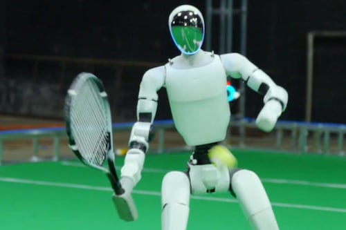 ¿El nuevo Federer? El robot chino que aprendió a jugar tenis en 5 horas y no comete errores