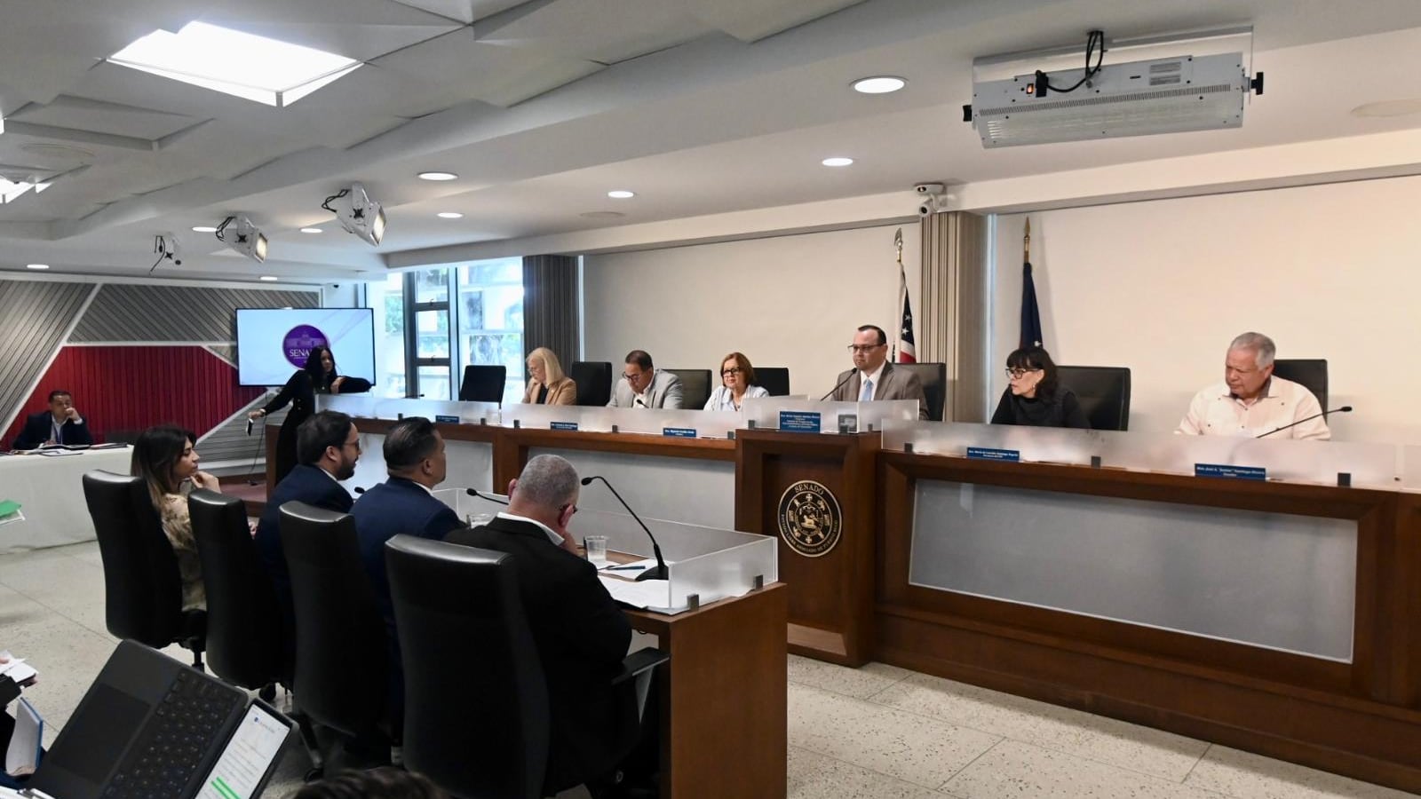 La Comisión de Transportación, Telecomunicaciones, Servicios Públicos y Asuntos del Consumidor del Senado