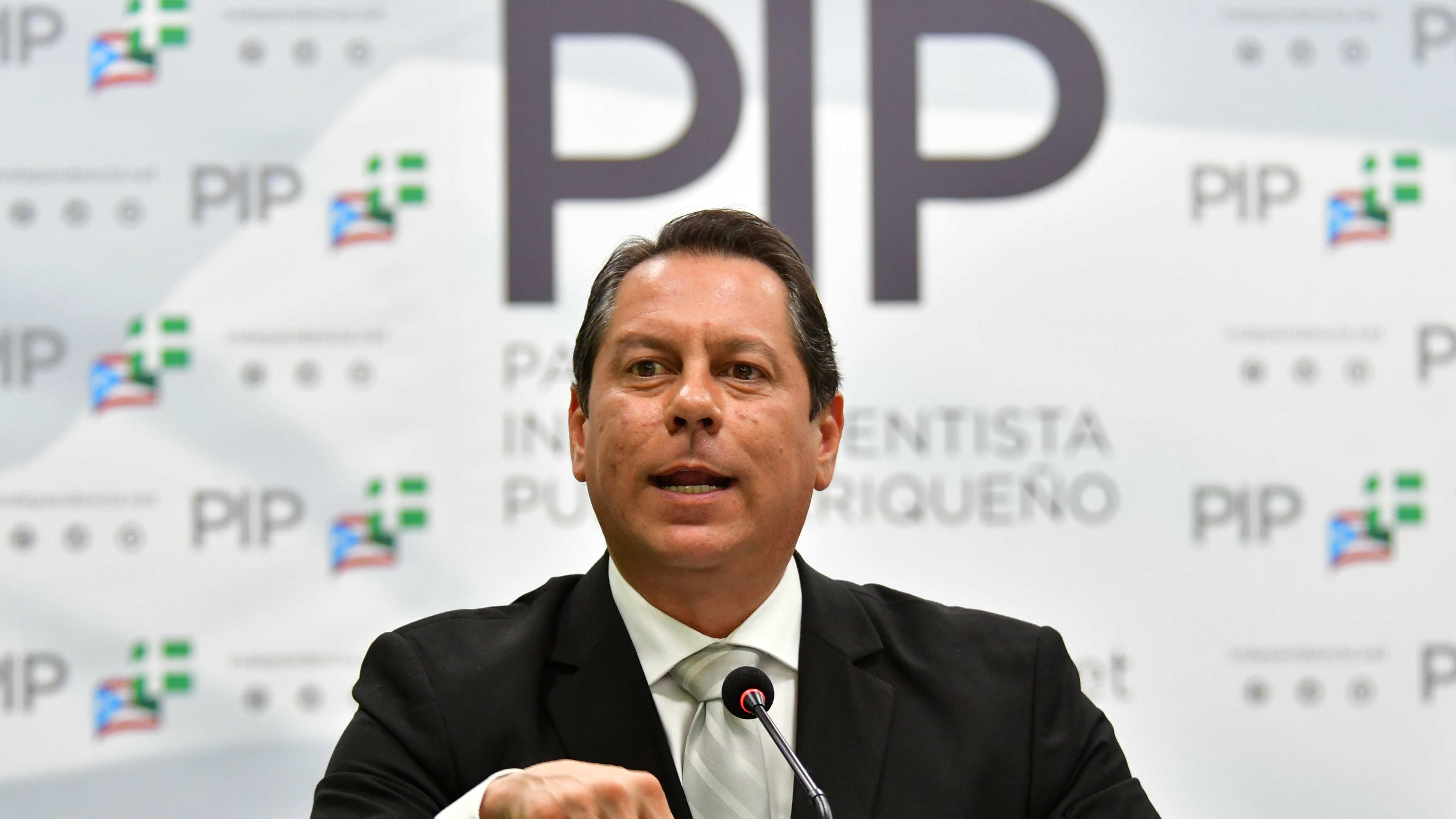 Juan Dalmau, presenta la propuesta para trabajar el problema del estatus