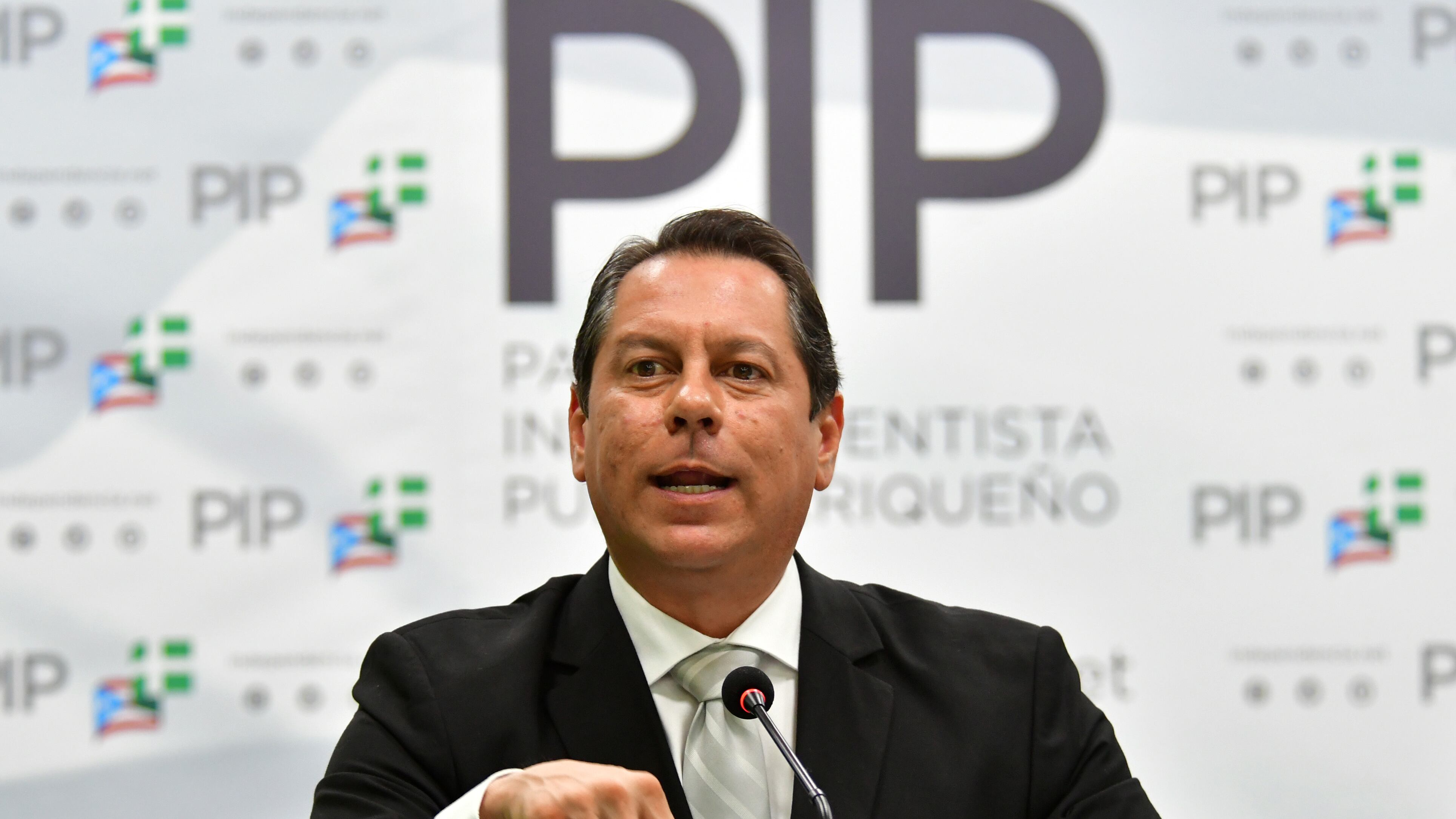 Juan Dalmau, presenta la propuesta para trabajar el problema del estatus