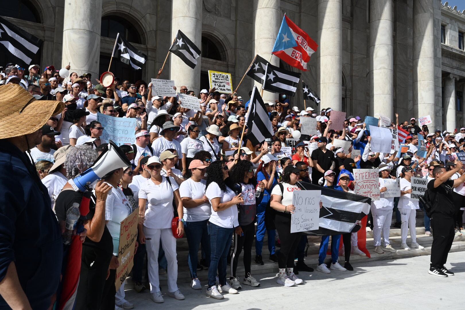 Enfermeras y enfermeros protestan por mejores condiciones laborales y mejores sueldos. Capitolio. San Juan. Metro PR 12 de junio de 2025