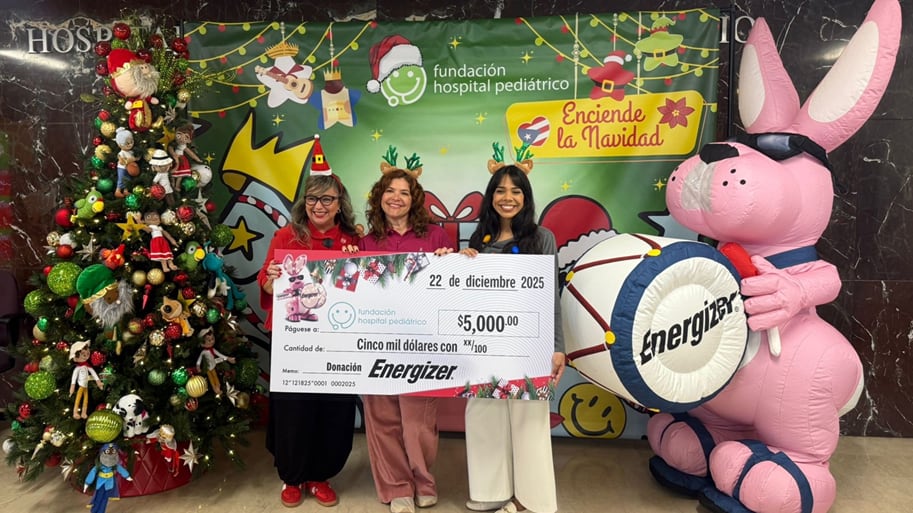 Coralis González, Rebecca Quiñones, Yaretsie Cruz y el Conejito Energizer.