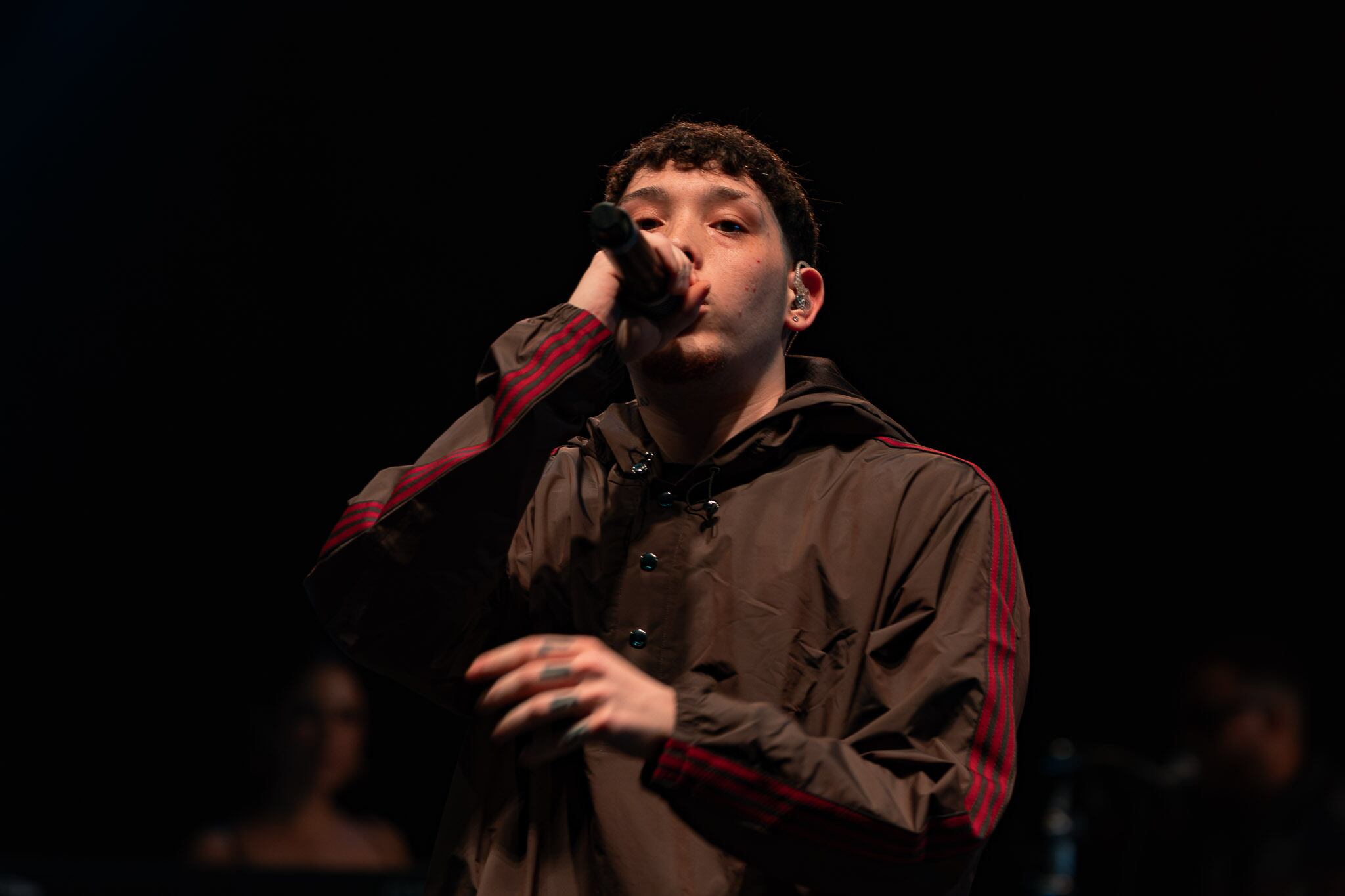 Yan Block en el concierto de Rauw Alejandro en la Plaza del Quinto Centenario en San Juan.