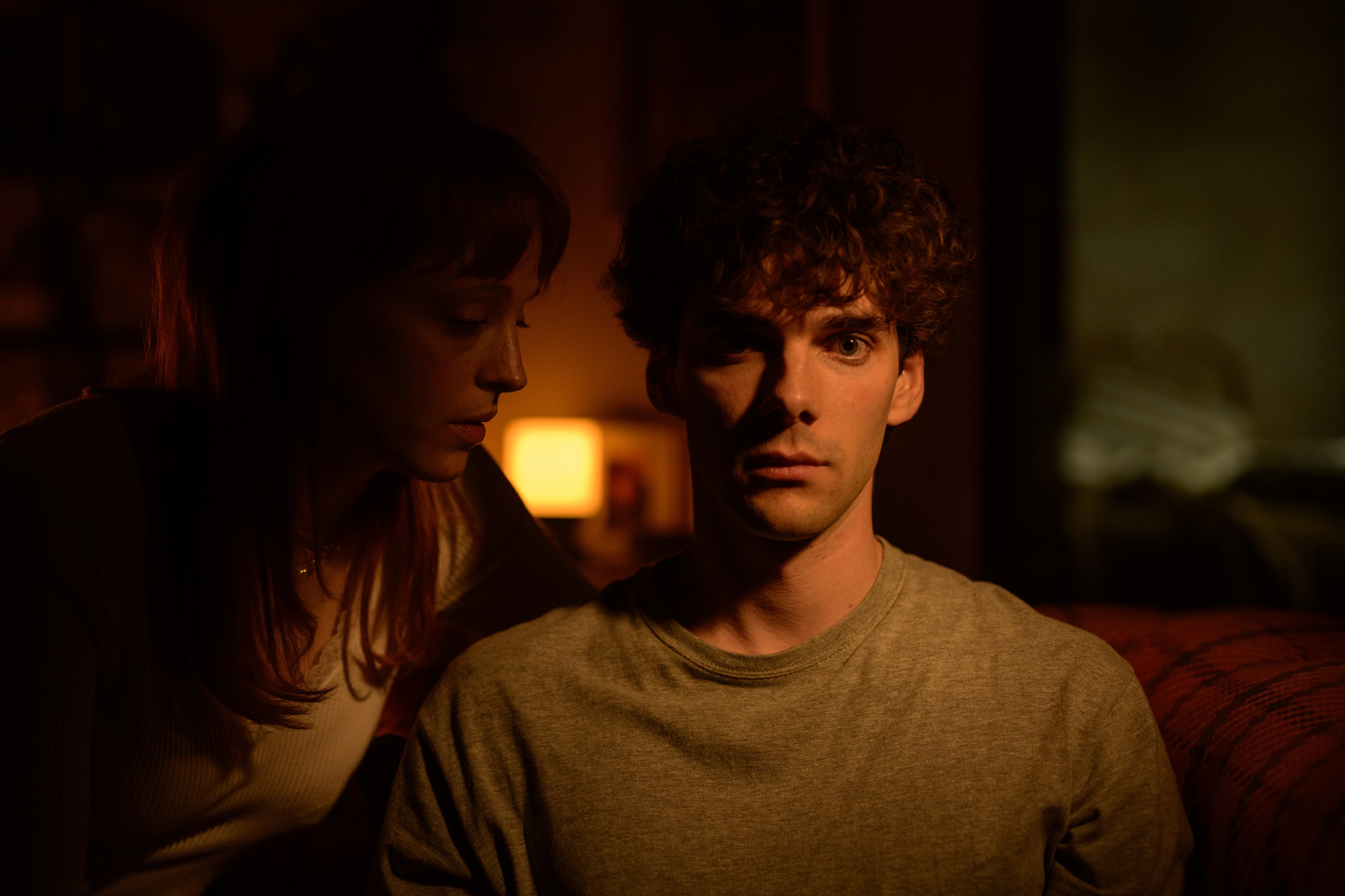 EL JARDINERO. Catalina Sopelana as Violeta, Álvaro Rico as Elmer in episode 05 of EL JARDINERO. Cr. Jaime Olmedo/Netflix © 2024