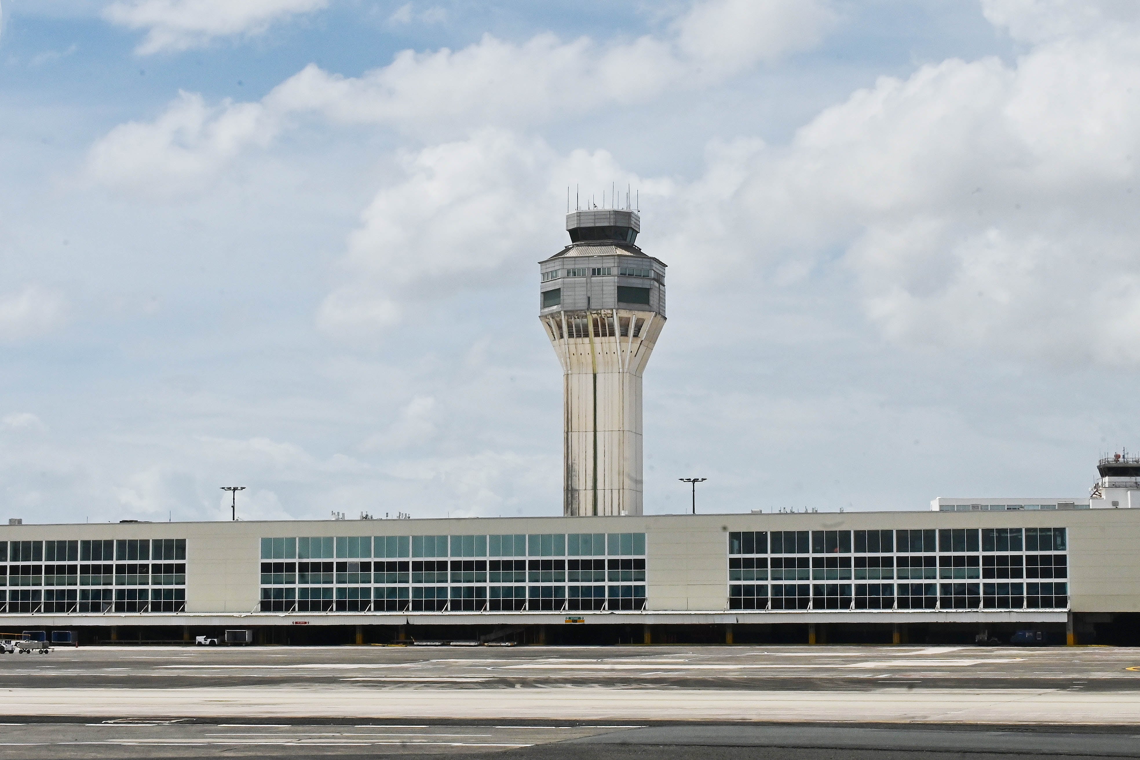 Aerostar pide a pasajeros que lleguen al aeropuerto con 4 horas de anticipación