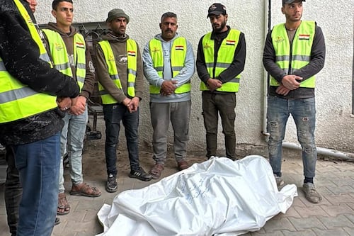 Once palestinos, incluidos tres fotoperiodistas, mueren en ataques israelíes en Gaza