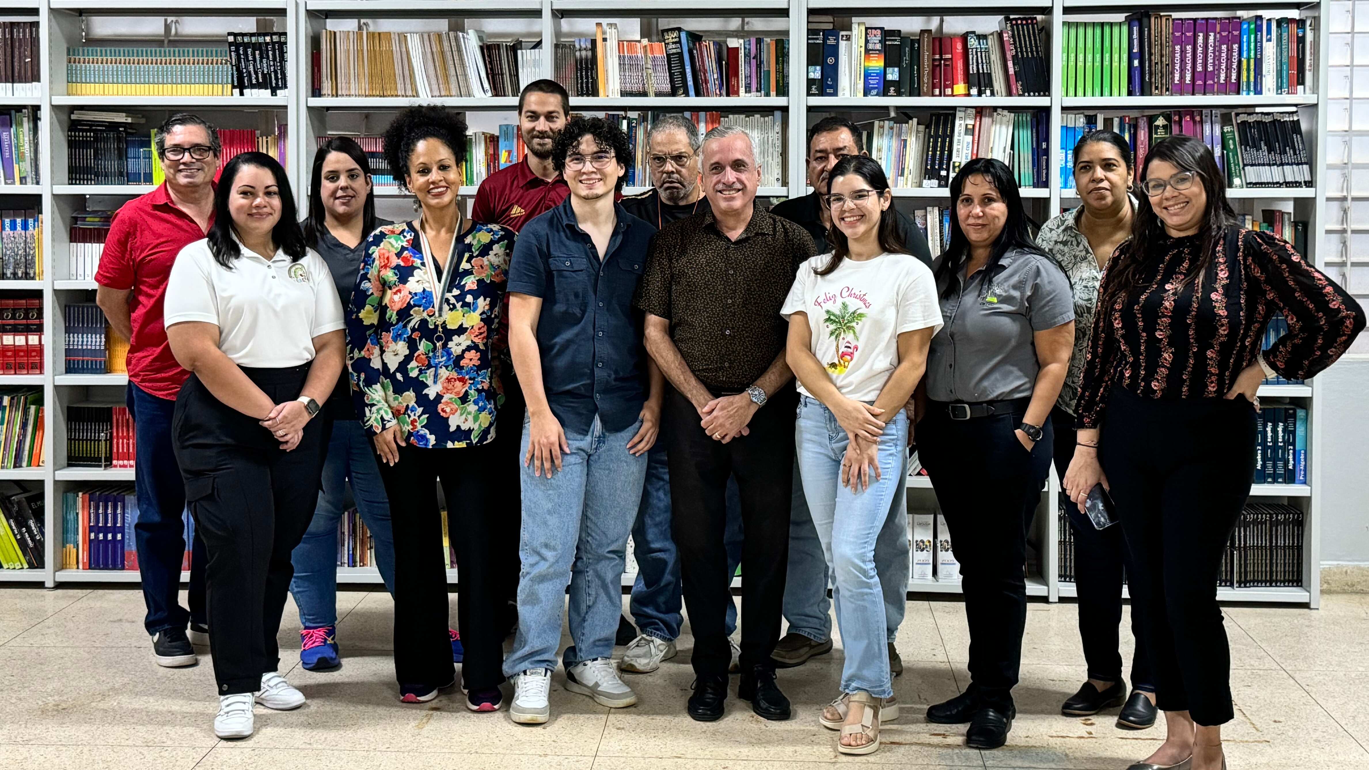 Profesores en entrenamiento de módulos E-STEM.