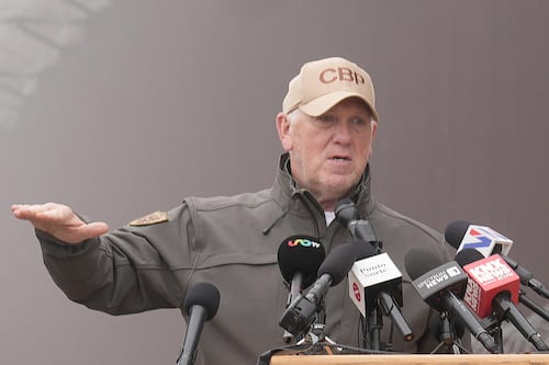 “Zar de la frontera” anuncia la retirada de 700 agentes del ICE en Minnesota