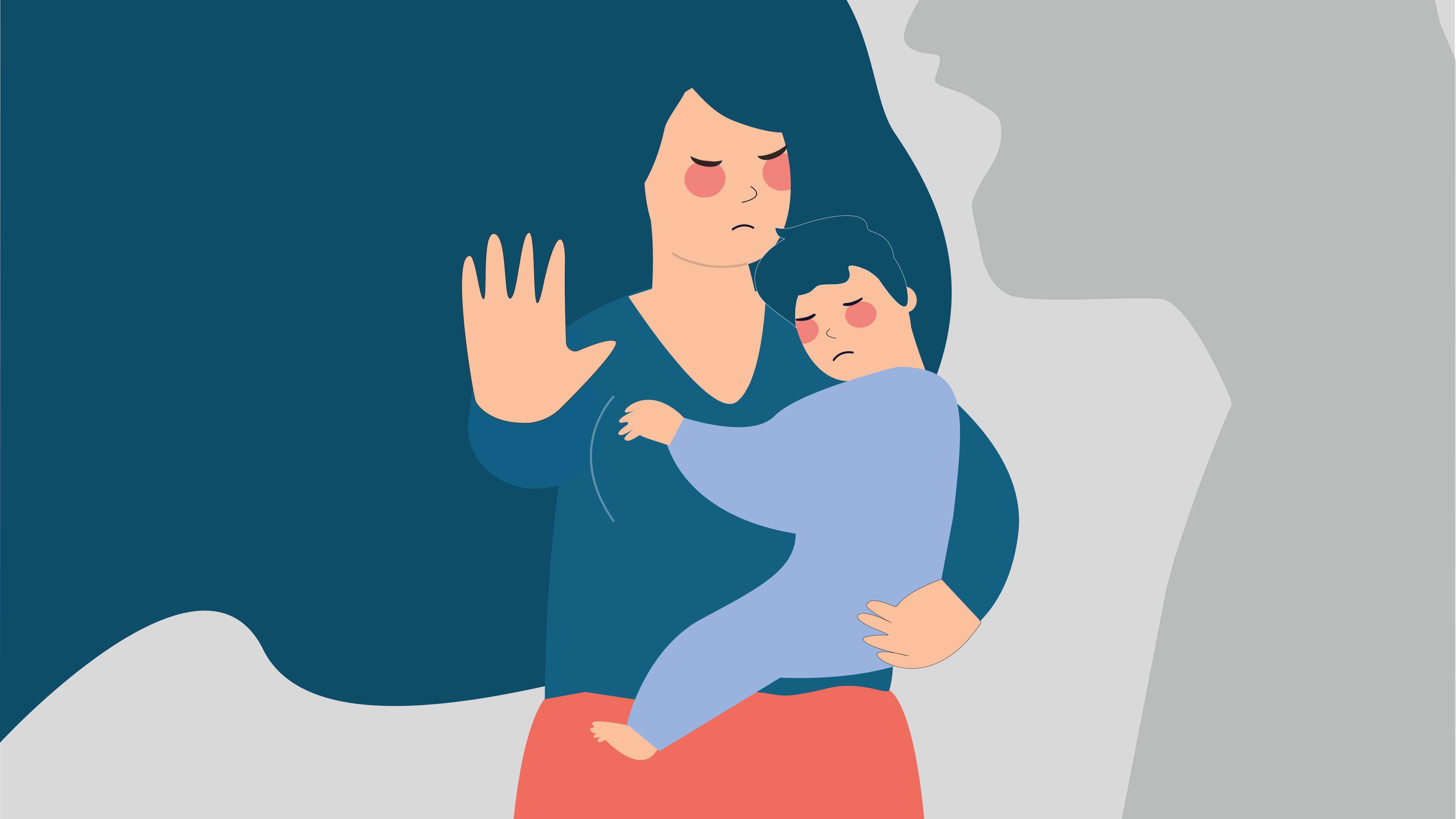 Una madres con un bebé en brazos levanta la palma de su mano en símbolo de "detente".