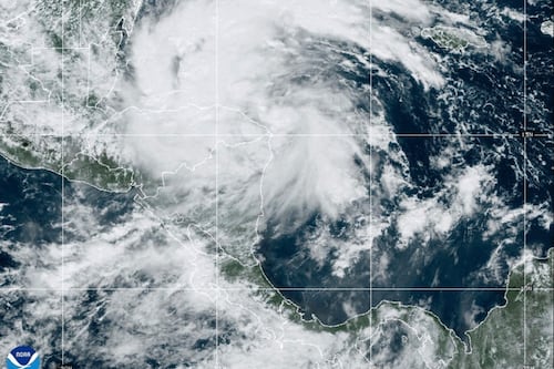 Tormenta tropical Sara deja fuertes lluvias a su paso por Honduras