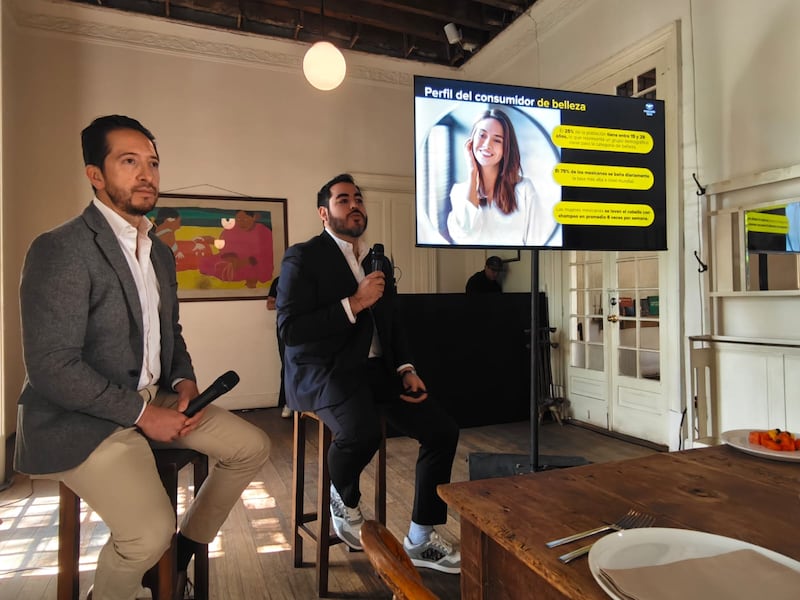 Innovación tecnológica y experiencias inmersivas revolucionan las compras de belleza en línea