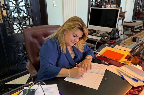 Jenniffer González veta dos proyectos del Senado y convierte en ley cinco medidas de la Cámara