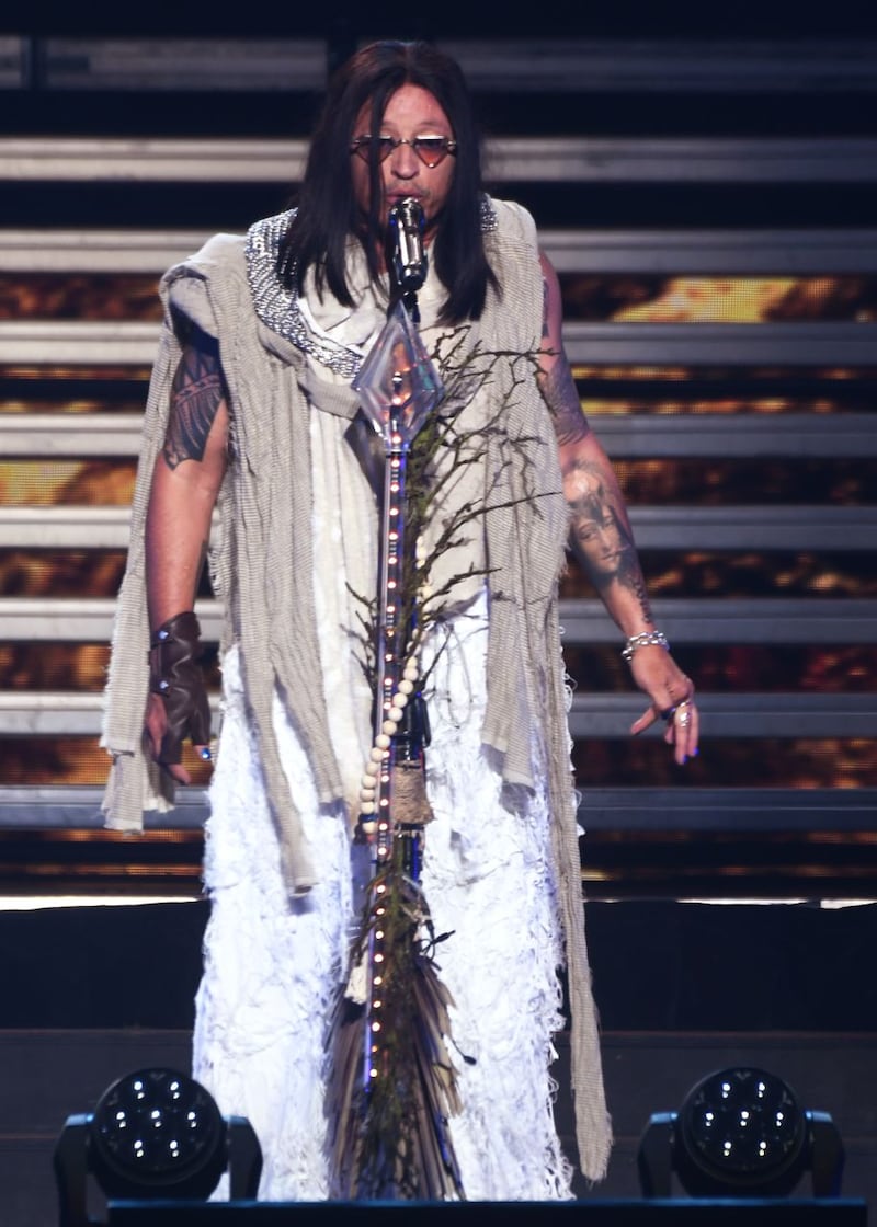 Elvis Crespo se presenta en el Coliseo de Puerto Rico.