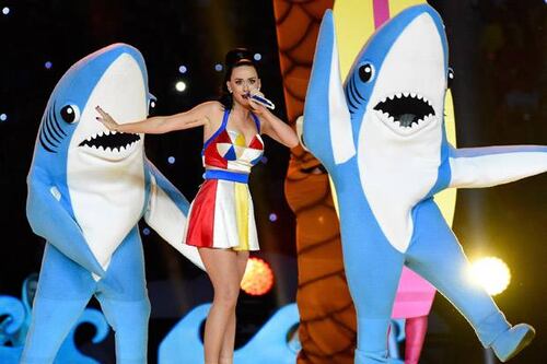 ¿Recuerdas al tiburón que bailó con Katy Perry? Este es el hombre detrás del famoso disfraz
