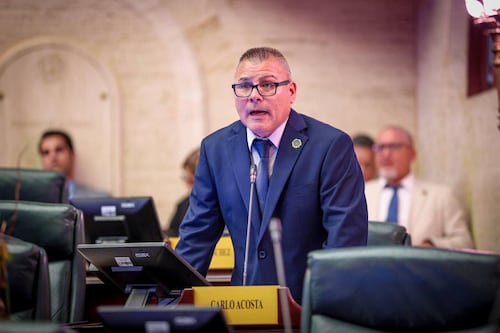 Amonestan a representante por llamar a jefe de la Policía en plena intervención