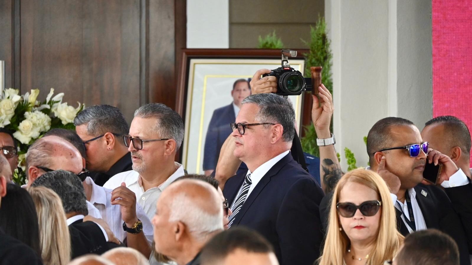 Aníbal José Torres durante los actos fúnebres del alcalde de Dorado, Carlos “Carlitos” López Rivera.