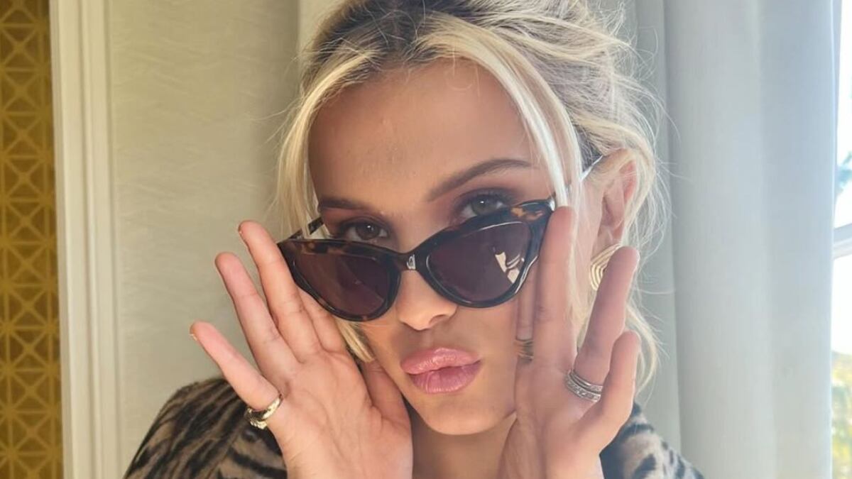 Millie Bobby Brown se pasó recientemente al lado de las rubias