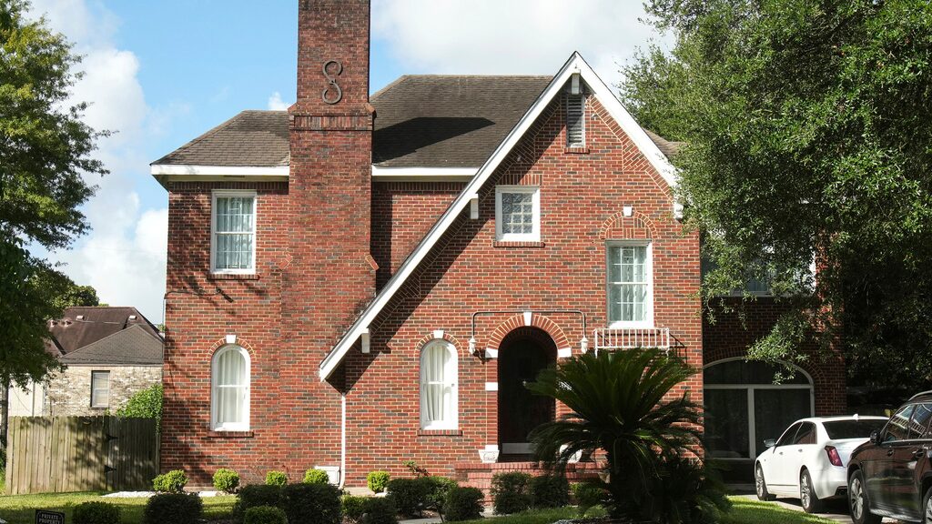 Una vista de la casa en la que la cantante Beyoncé solía vivir de niña, 27 de julio de 2022, Houston, Texas. (Brett Coomer/Houston Chronicle via AP)