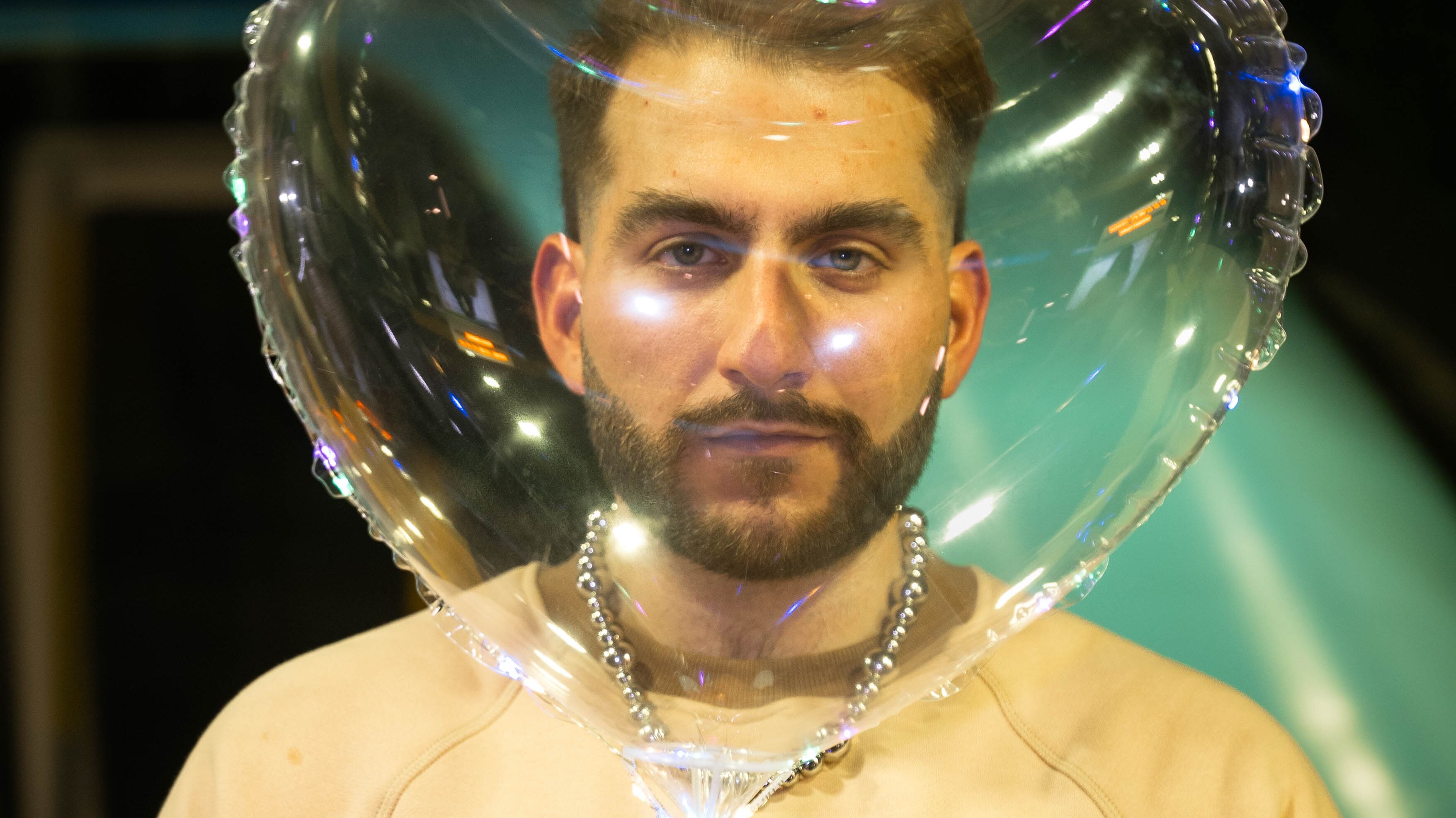 Cantante Tres dedos.