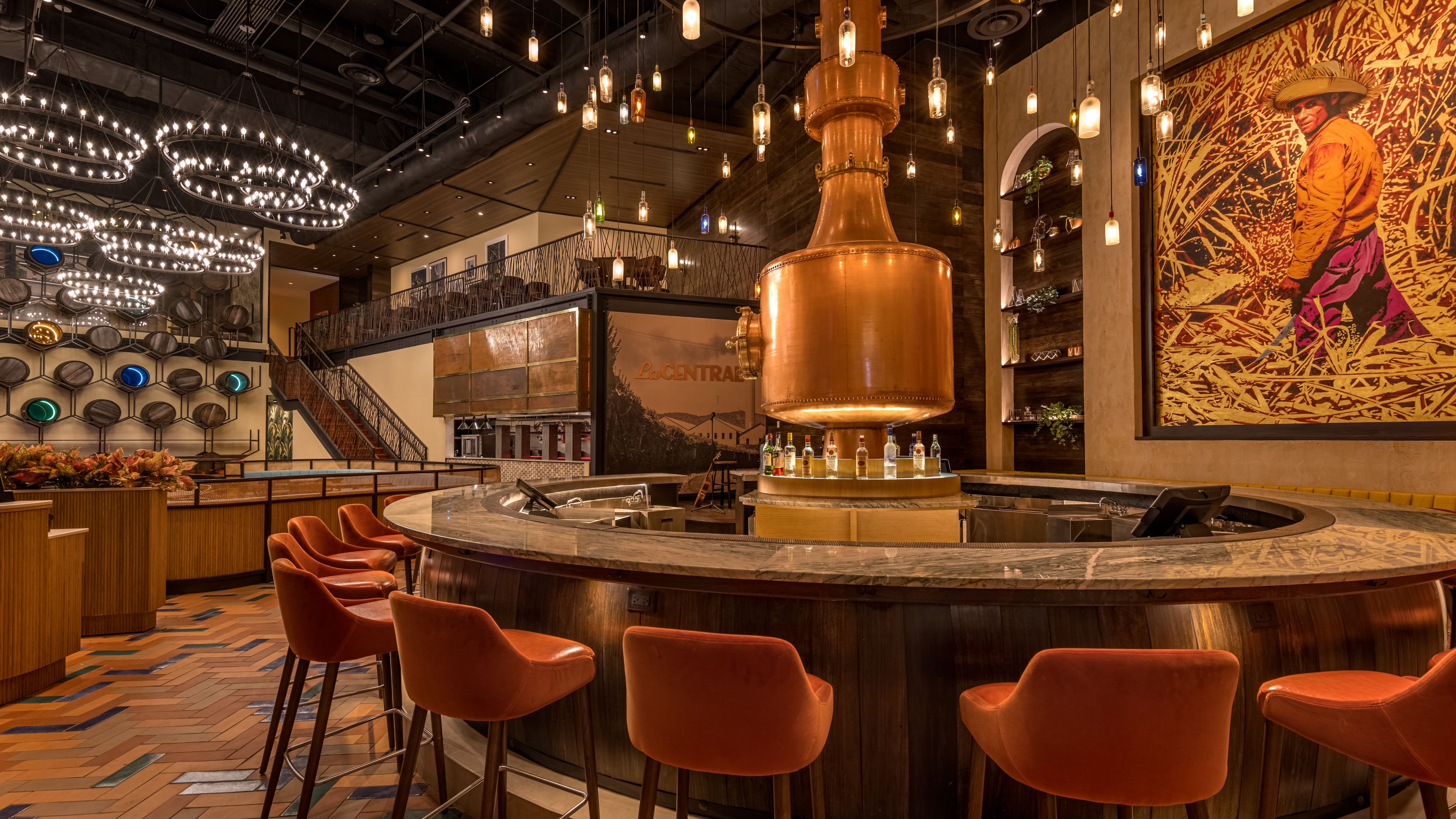 La Central by Mario Pagán