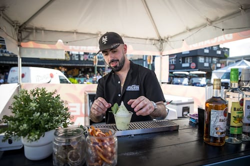 Concurrida cuarta edición de La Feria en Cataño presentada por Bacardí