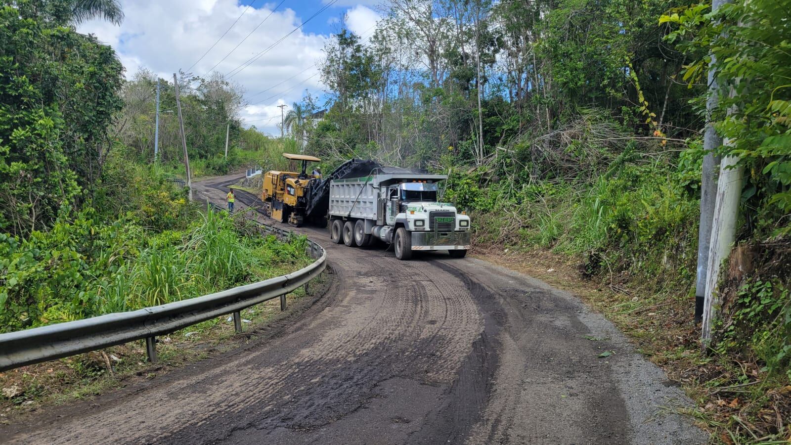 cierre parcial de la carretera PR-4453 en Lares