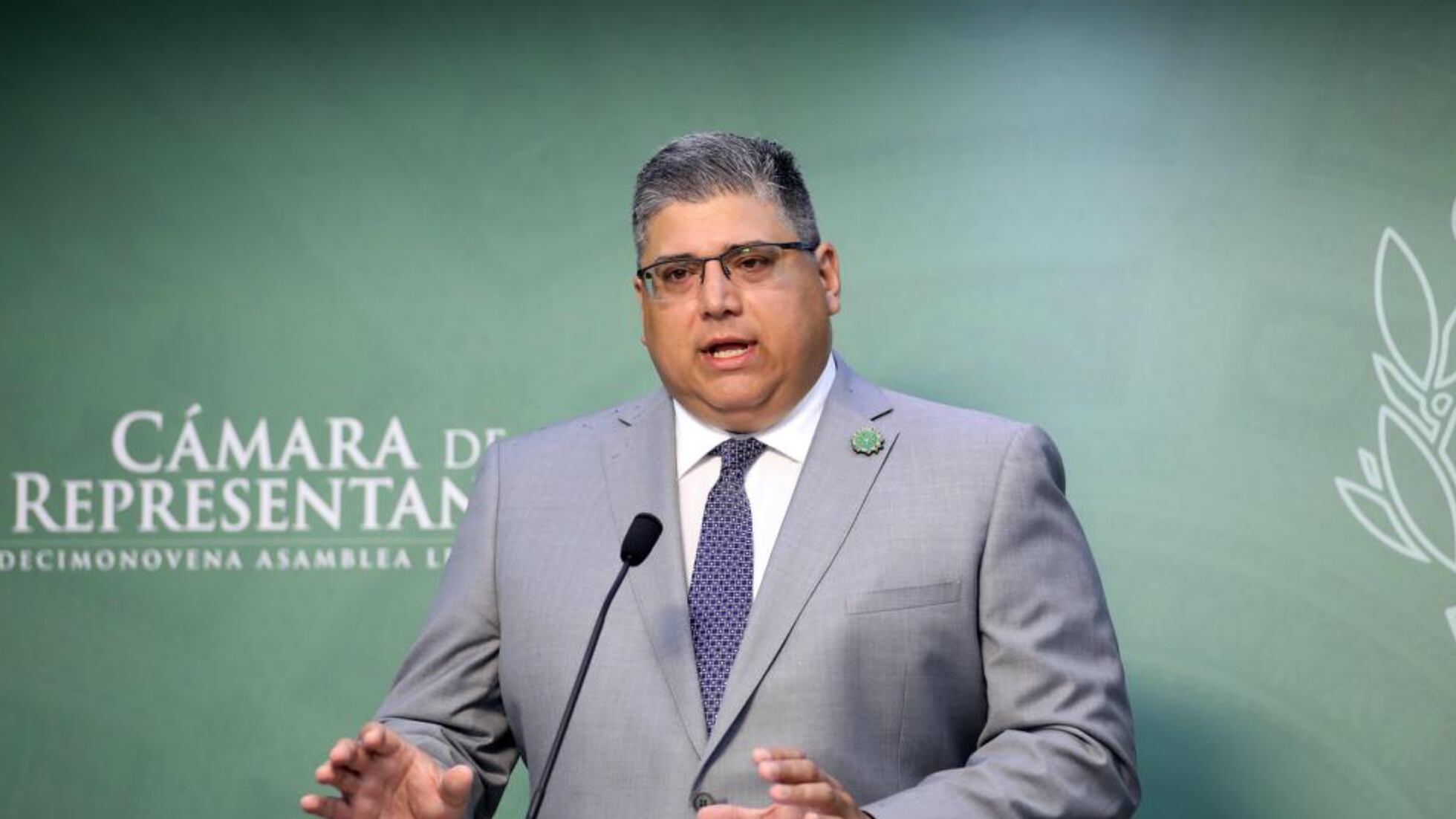 .Representante Angel Morey.