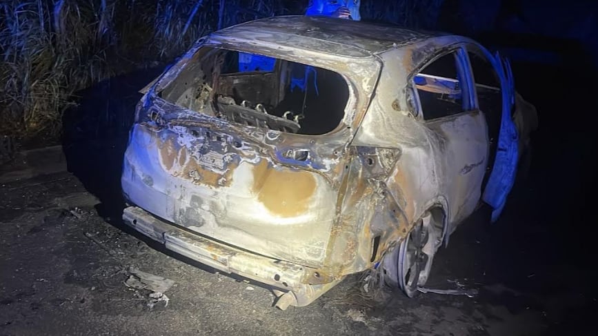 Policía encuentra vehículo quemado en el pueblo de Camuy.