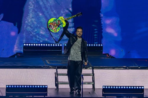 Luis Fonsi será narrador del Candlelight Processional en Disney