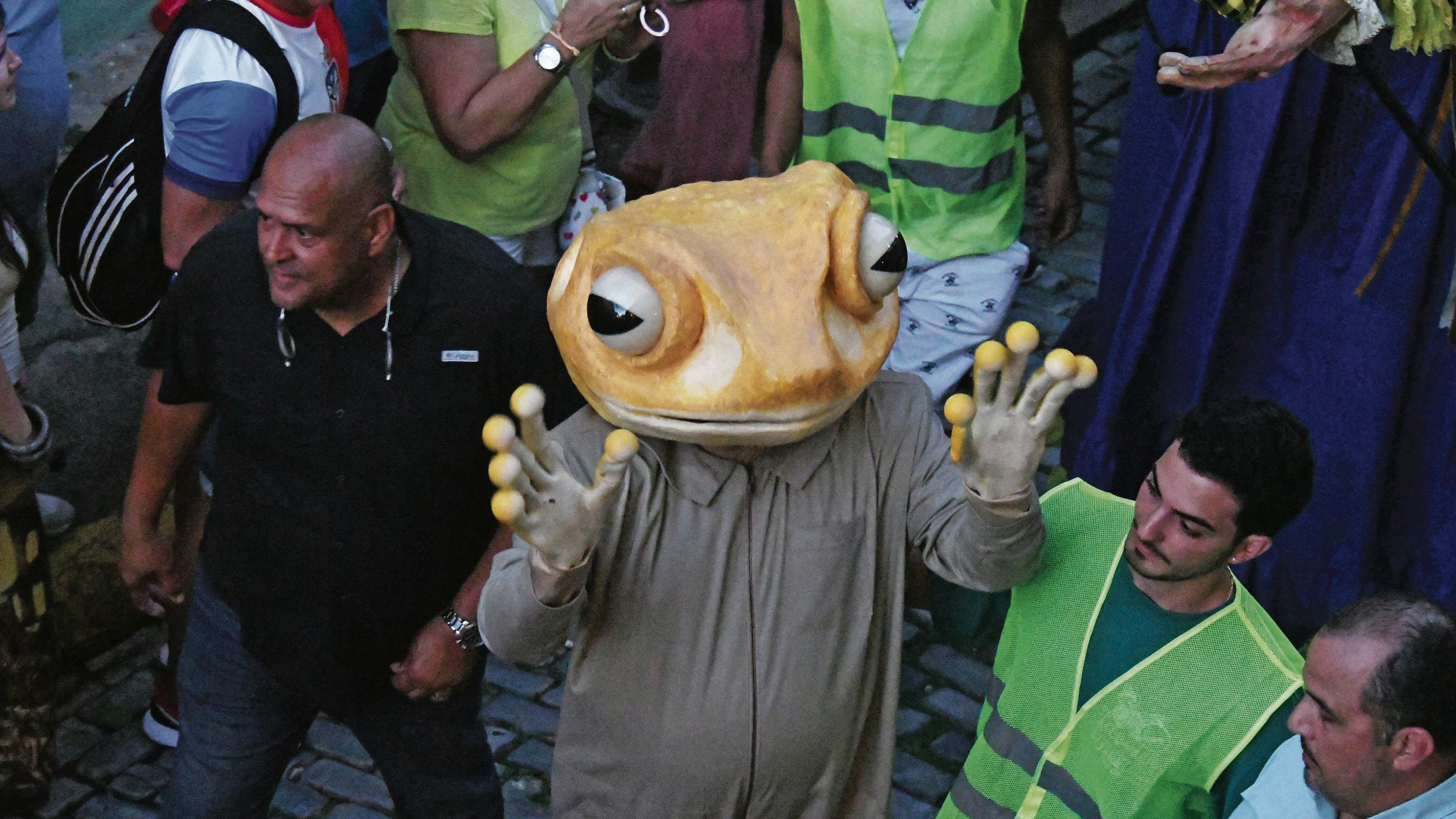 Cabezudo del sapo Concho en las Fiestas de la Calle San Sebastián 2025