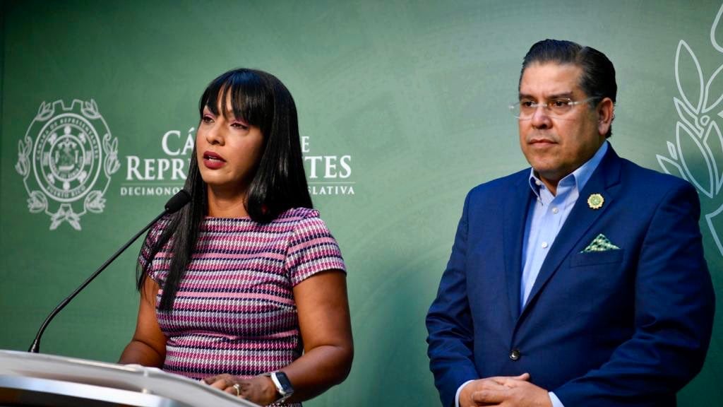 El presidente de la Cámara de Representantes, Rafael “Tatito” Hernández Montañez y la presidenta de la Comisión de Salud, la representante Sol Higgins Cuadrado.