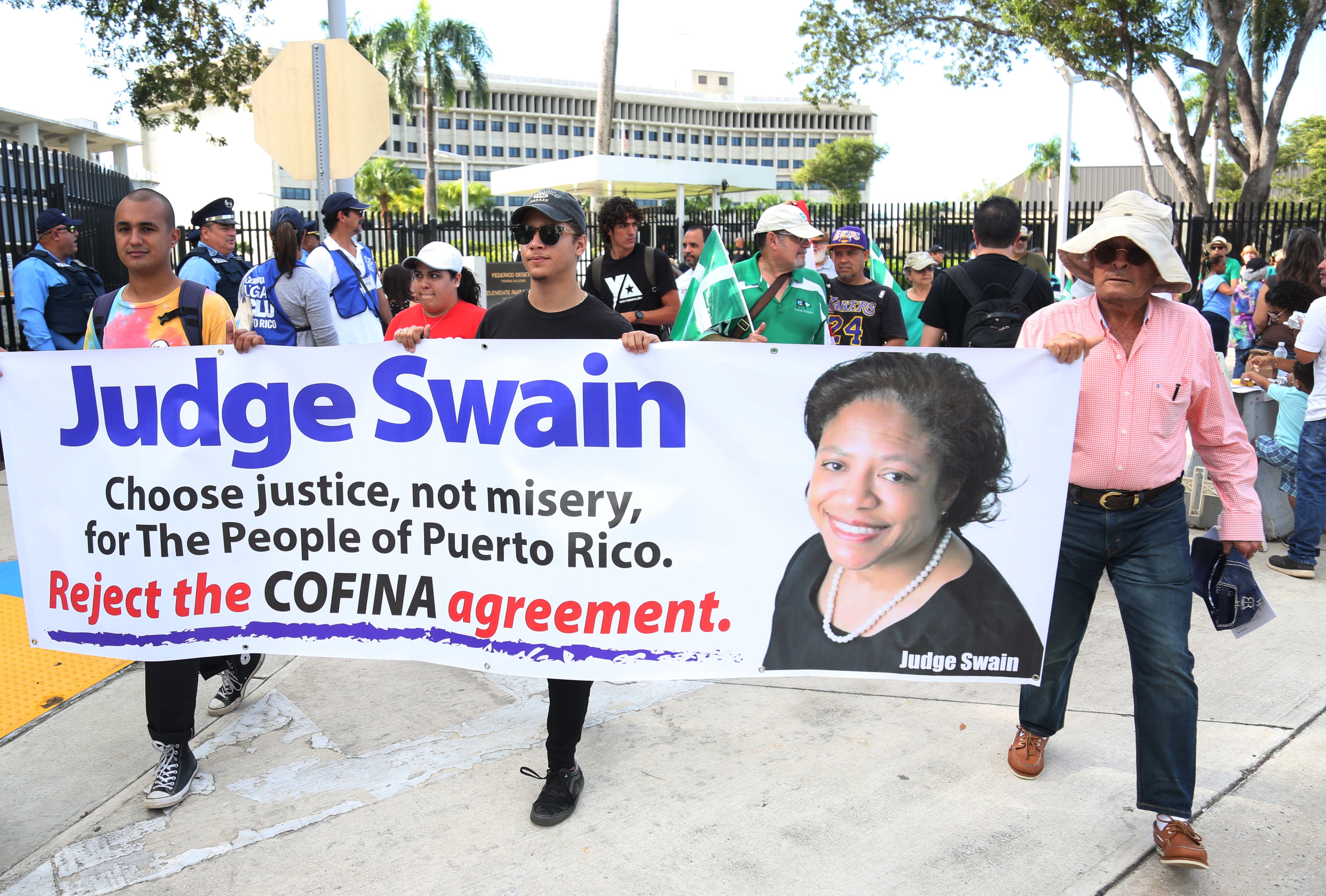 Pensionados y empleados públicos se opusieron al acuerdo de COFINA en 2019.