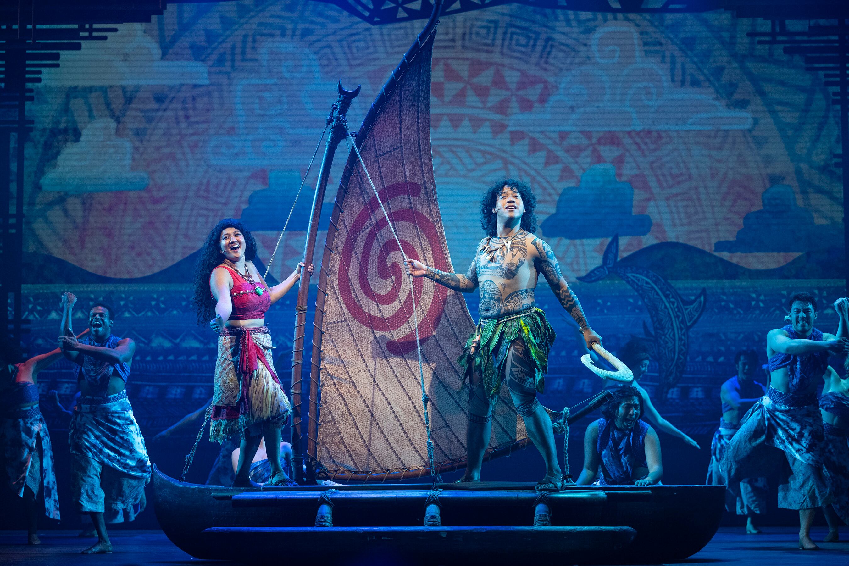 “Disney The Tale of Moana” da vida por primera vez a la historia de aventuras de Moana en el Walt Disney Theatre a bordo del nuevo barco de Disney Cruise Line, el Disney Treasure. Con una escenografía y una música llena de elementos de la cultura de las Islas del Pacífico que inspiran el clásico cuento de iniciación, esta innovadora producción sumergirá al público en una aventura transformadora por tierra y mar. Los visitantes vivirán la historia de Moana como nunca antes, con nuevas canciones, marionetas a gran escala y efectos especiales innovadores.