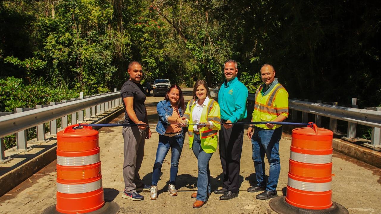 DTOP inaugura puente sobre el río Indio en Vega Baja.