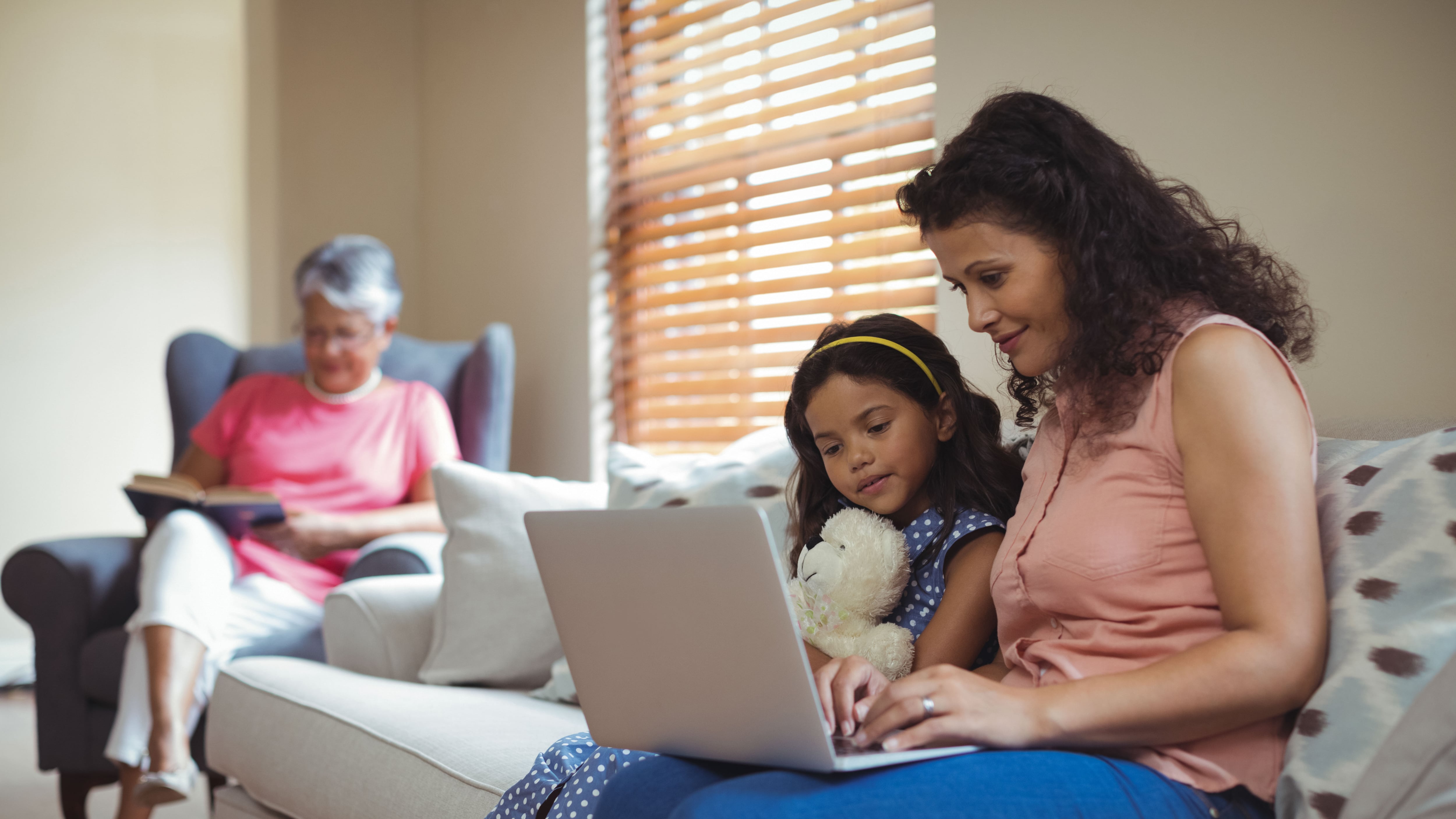 Madre, hija y abuela