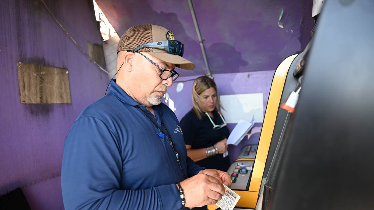 Autoridades detectaron máquinas sin marbetes y licencias vencidas.