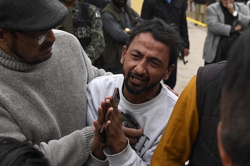 Atentado suicida en una mezquita de Pakistán deja al menos 31 muertos y 169 heridos