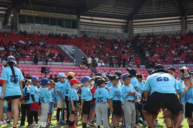 Las clínicas de beisbol durante “SauceGiving” 2025. (Catia Martínez)