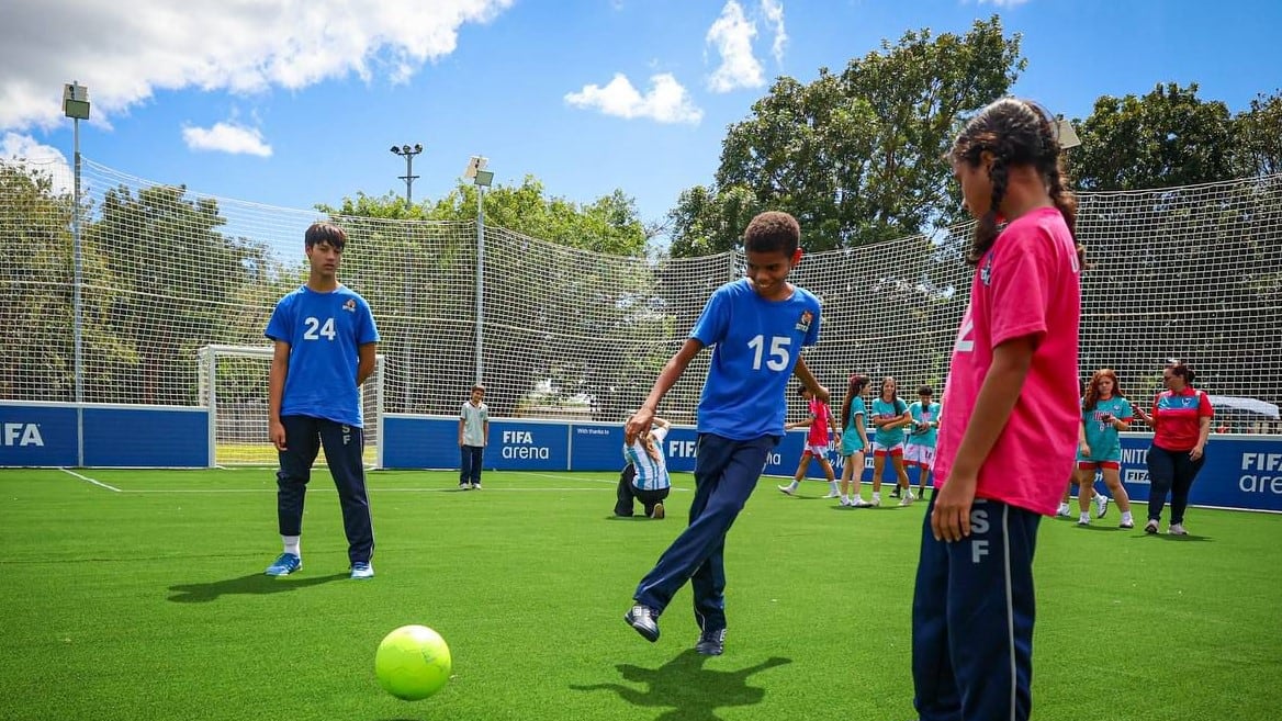 primera cancha FIFA Arena del Caribe en University Gardens