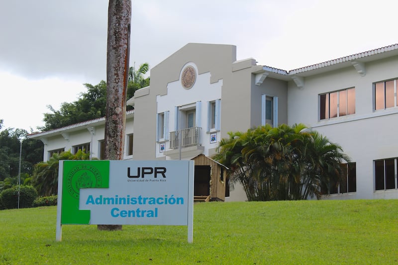La Administración Central de la UPR tiene hasta el 8 de abril para presentar un borrador del Plan Fiscal 2021 revisado, cuya aprobación final está pautada para el 1 de mayo de 2026.
Foto por Víctor Rodríguez Velázquez | Centro de Periodismo Investigativo